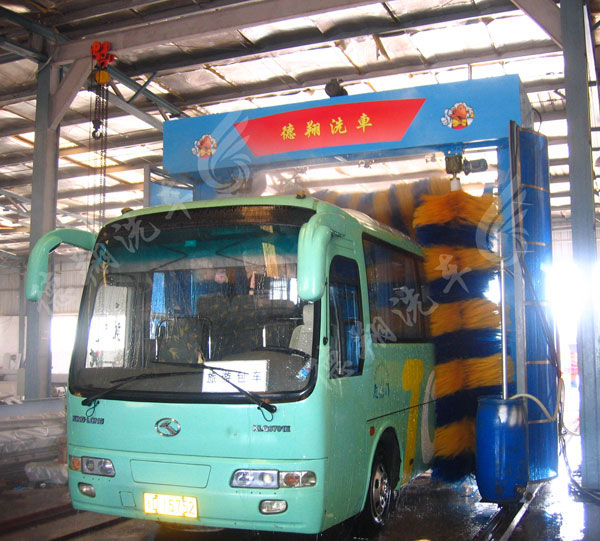 大巴洗車機(jī)